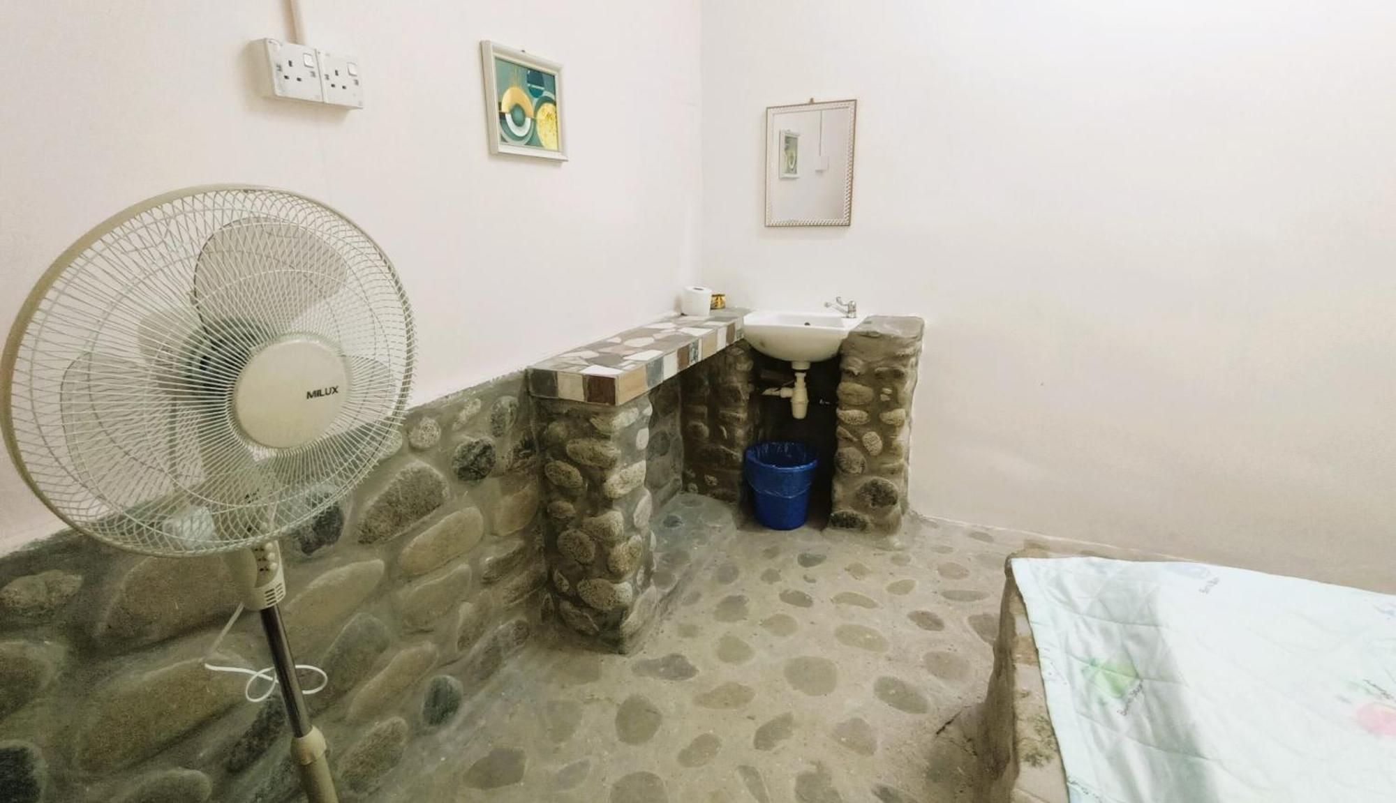 Oyo Home 90491 Flinstone Lodge Kota Kinabalu Dış mekan fotoğraf